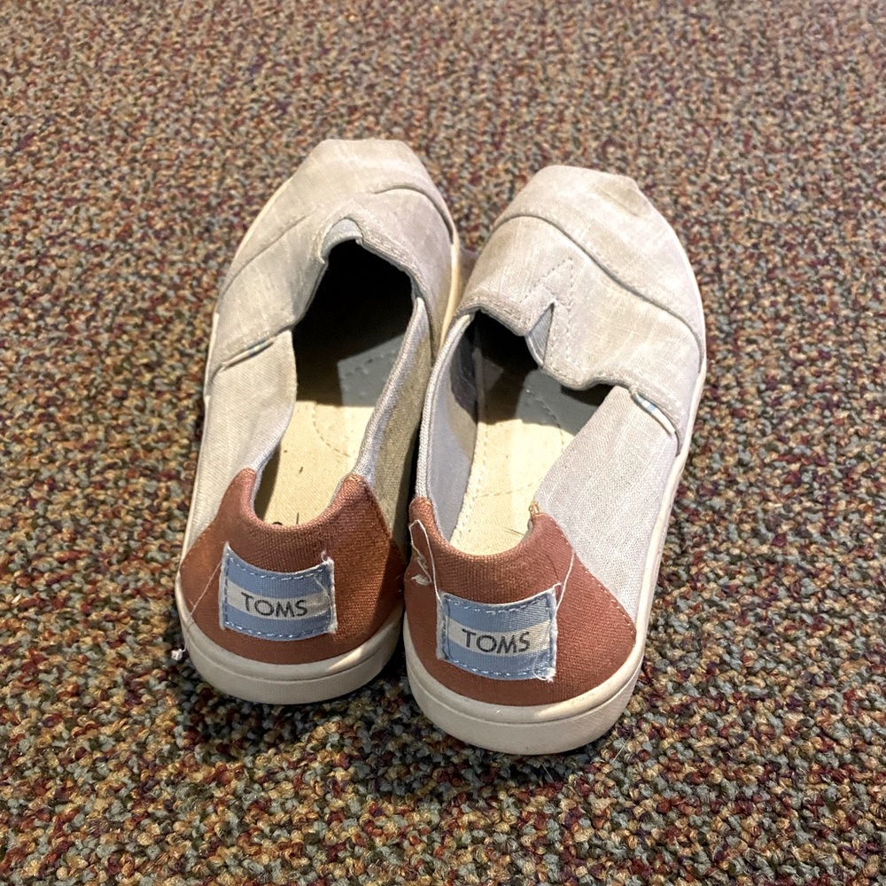 Girls size 12 Toms